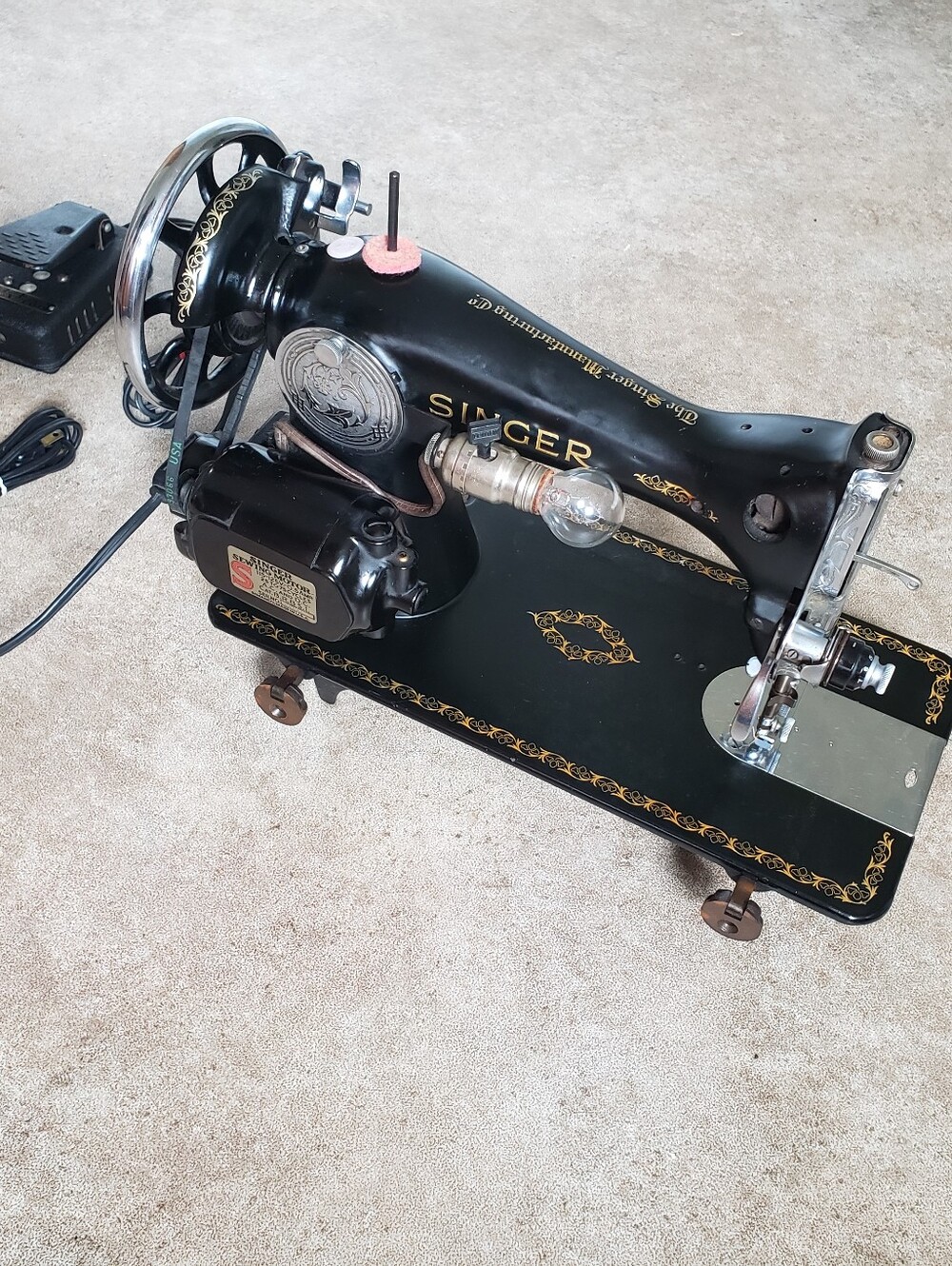 Singer Sewing Machine Model 15 - Picture 5 of 8